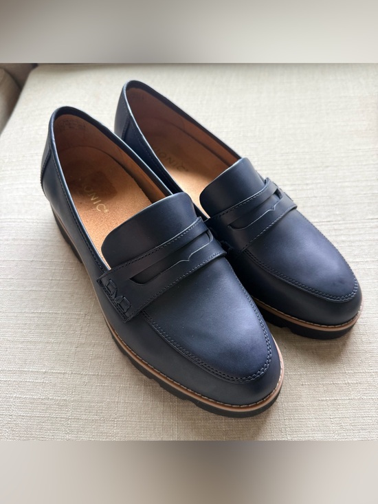 Vionic Shoes - Vionic Women's Cheryl II navy blazer leather loafers Size 9